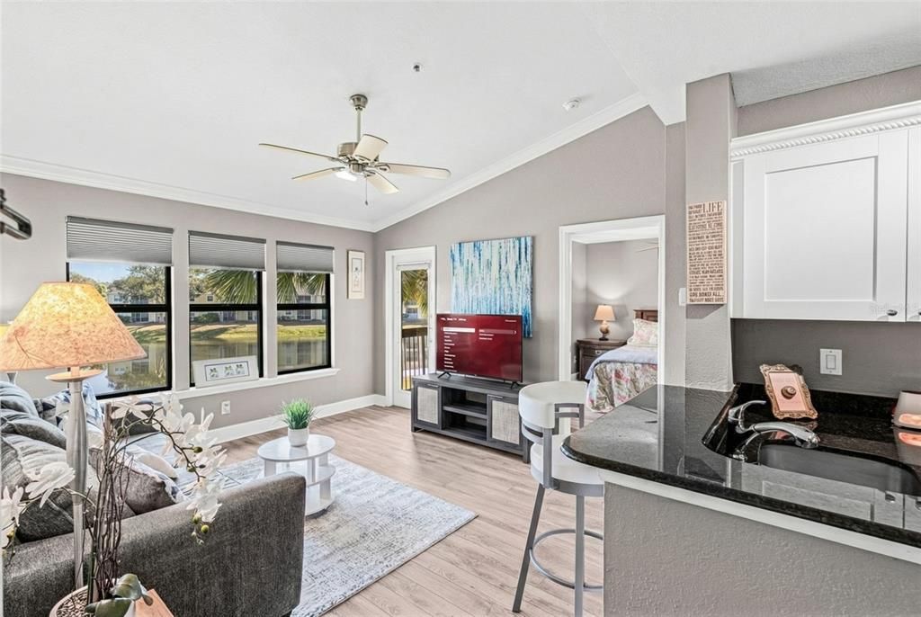 For Sale: $150,000 (1 beds, 1 baths, 572 Square Feet)