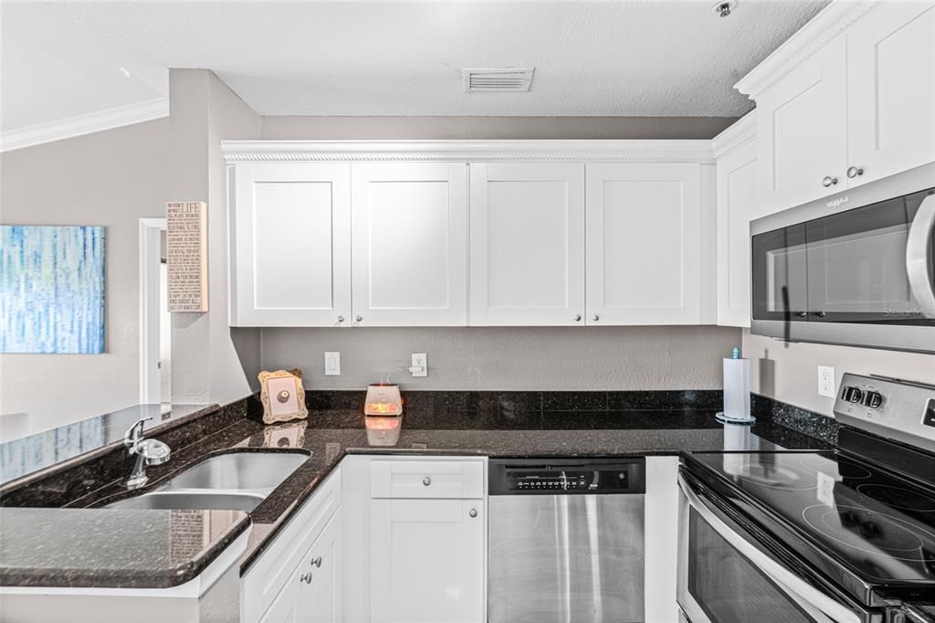 For Sale: $150,000 (1 beds, 1 baths, 572 Square Feet)