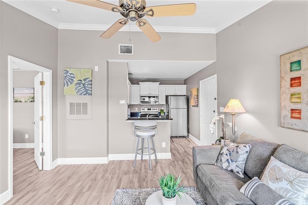 For Sale: $150,000 (1 beds, 1 baths, 572 Square Feet)