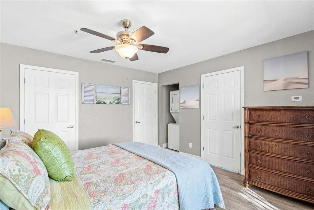 For Sale: $150,000 (1 beds, 1 baths, 572 Square Feet)