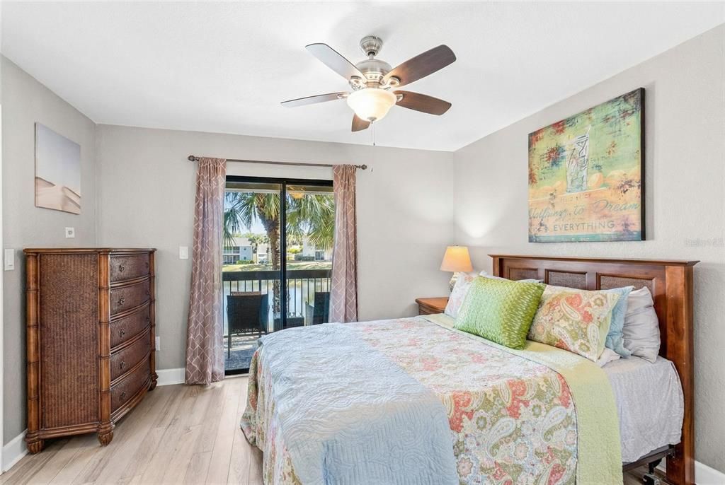 For Sale: $150,000 (1 beds, 1 baths, 572 Square Feet)