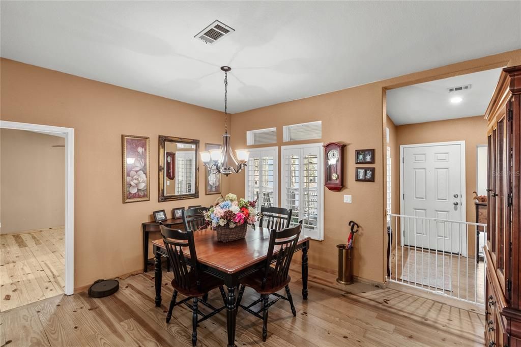 En Venta: $265,000 (3 camas, 2 baños, 1956 Pies cuadrados)