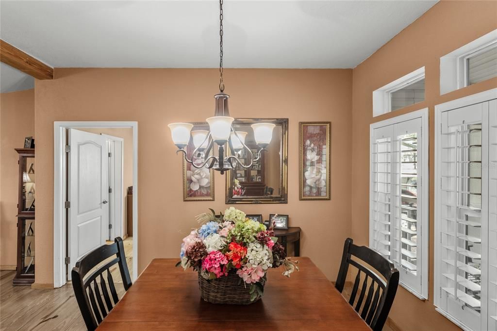 En Venta: $265,000 (3 camas, 2 baños, 1956 Pies cuadrados)