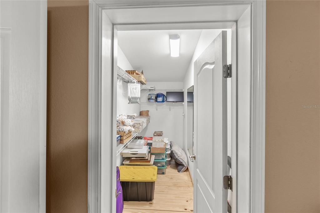 En Venta: $265,000 (3 camas, 2 baños, 1956 Pies cuadrados)