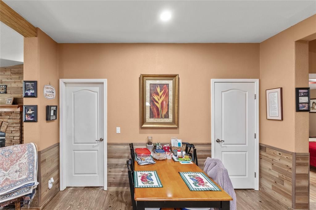 En Venta: $265,000 (3 camas, 2 baños, 1956 Pies cuadrados)