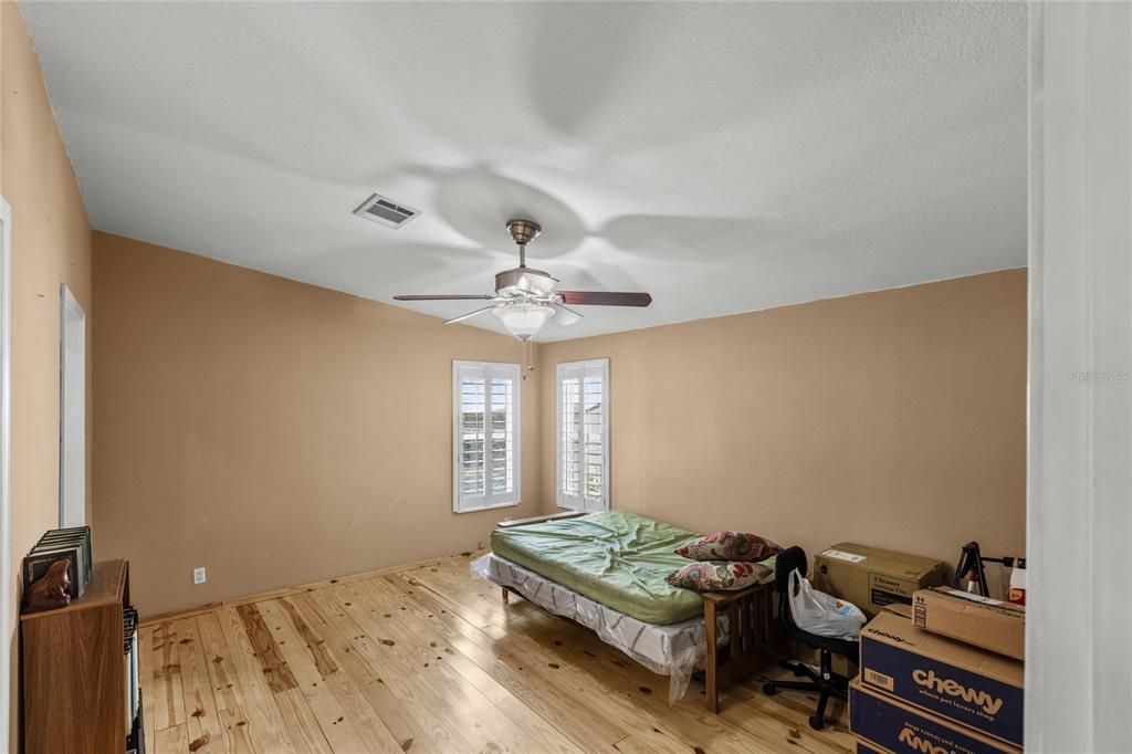 En Venta: $265,000 (3 camas, 2 baños, 1956 Pies cuadrados)