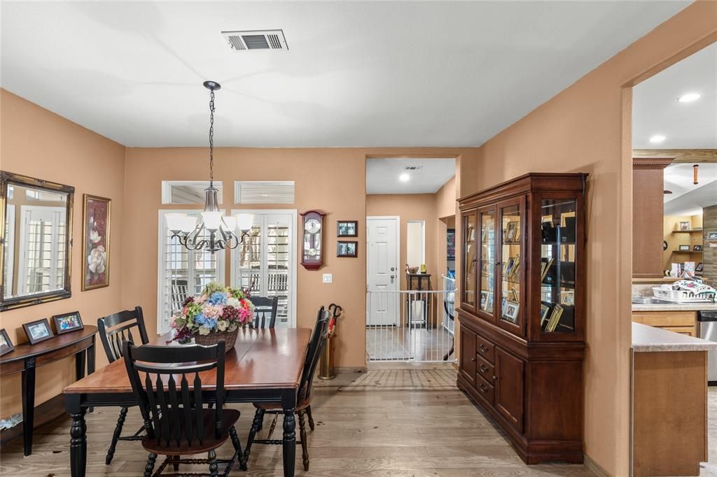 En Venta: $265,000 (3 camas, 2 baños, 1956 Pies cuadrados)