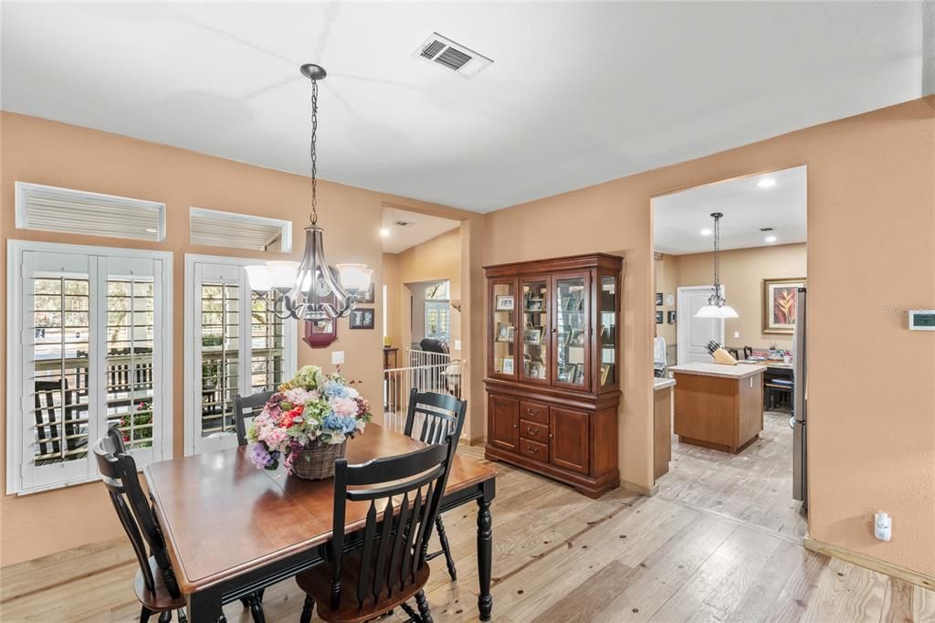 En Venta: $265,000 (3 camas, 2 baños, 1956 Pies cuadrados)