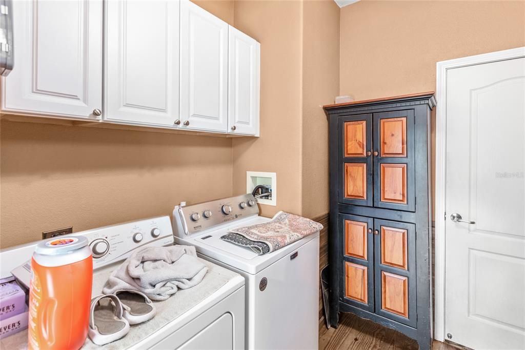 En Venta: $265,000 (3 camas, 2 baños, 1956 Pies cuadrados)