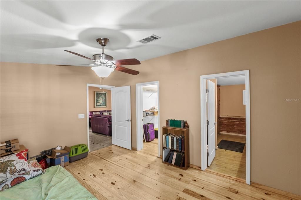 En Venta: $265,000 (3 camas, 2 baños, 1956 Pies cuadrados)