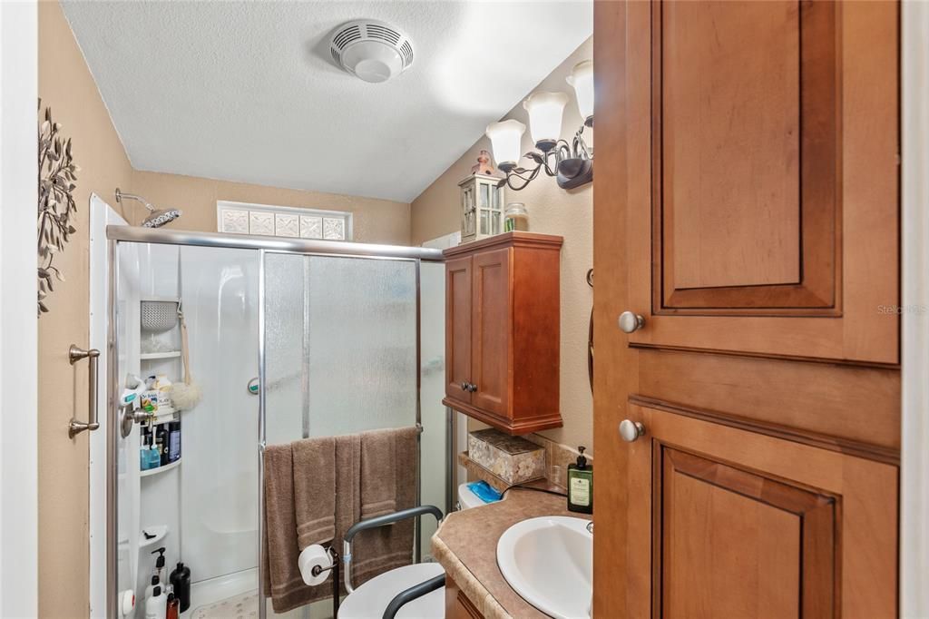 En Venta: $265,000 (3 camas, 2 baños, 1956 Pies cuadrados)