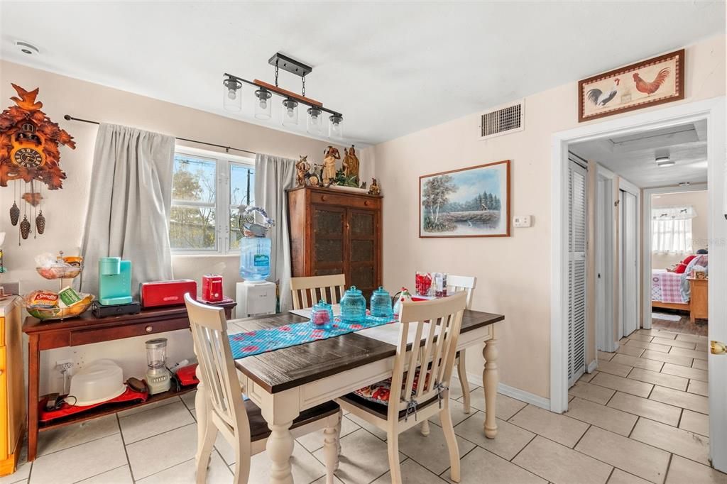 待售: $230,000 (3 贝兹, 2 浴室, 1173 平方英尺)