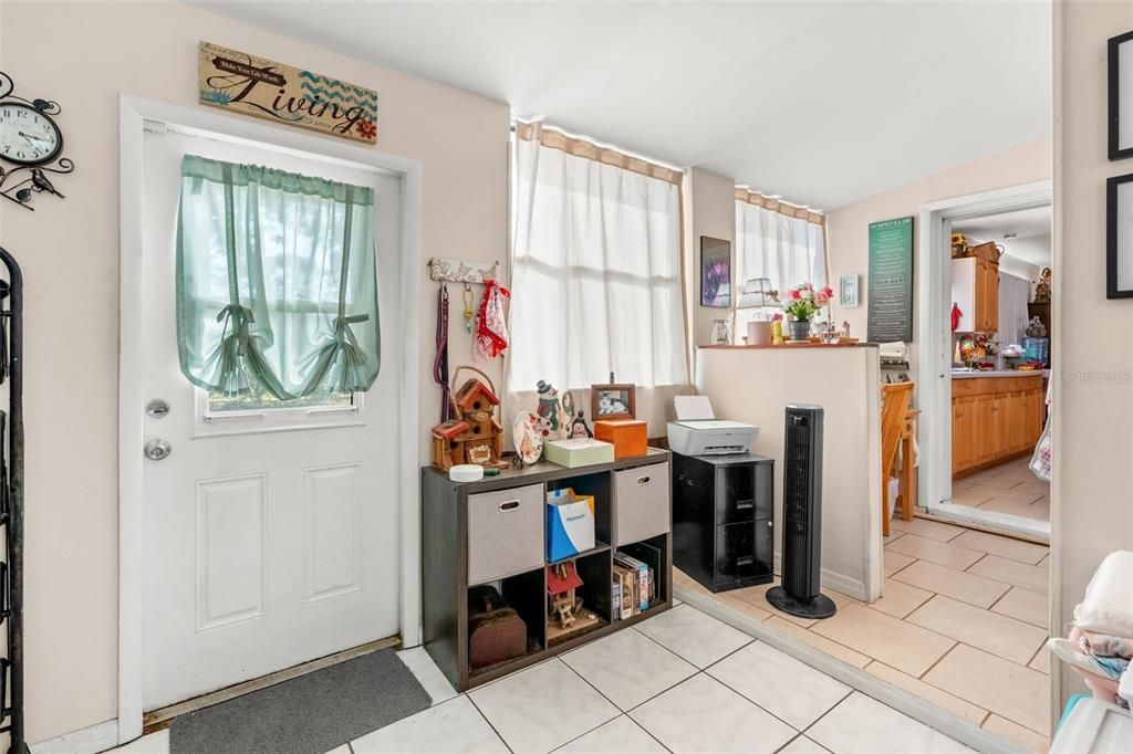 待售: $230,000 (3 贝兹, 2 浴室, 1173 平方英尺)