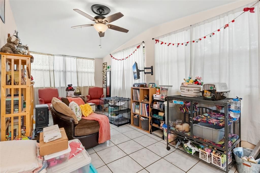 待售: $230,000 (3 贝兹, 2 浴室, 1173 平方英尺)