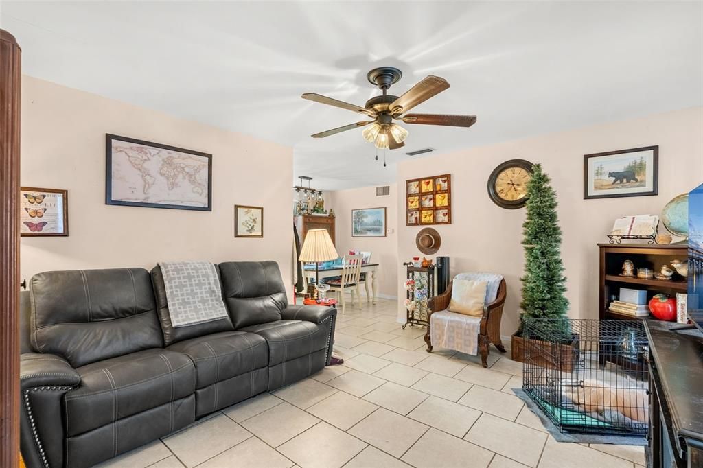 待售: $230,000 (3 贝兹, 2 浴室, 1173 平方英尺)