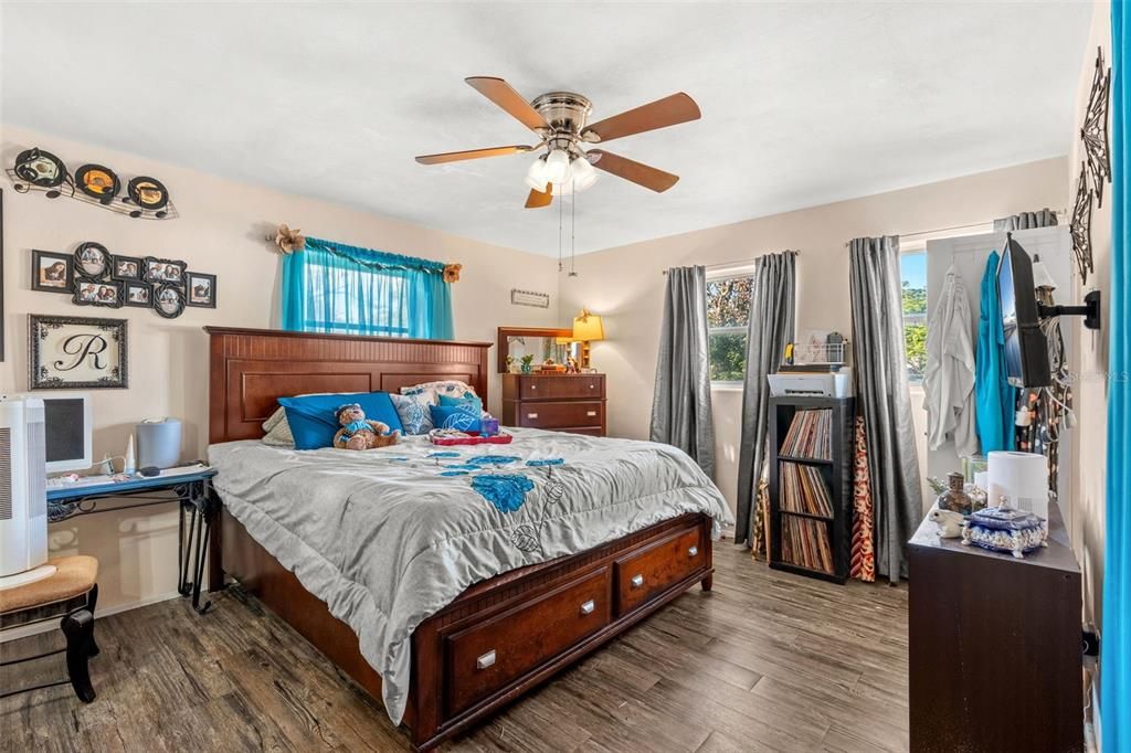 待售: $230,000 (3 贝兹, 2 浴室, 1173 平方英尺)