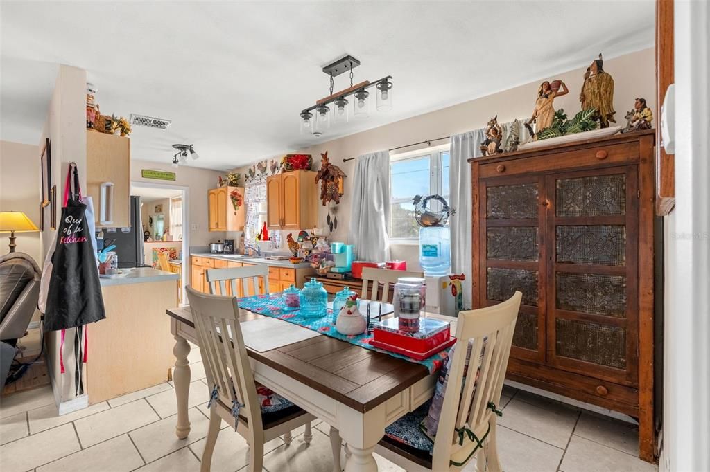 待售: $230,000 (3 贝兹, 2 浴室, 1173 平方英尺)