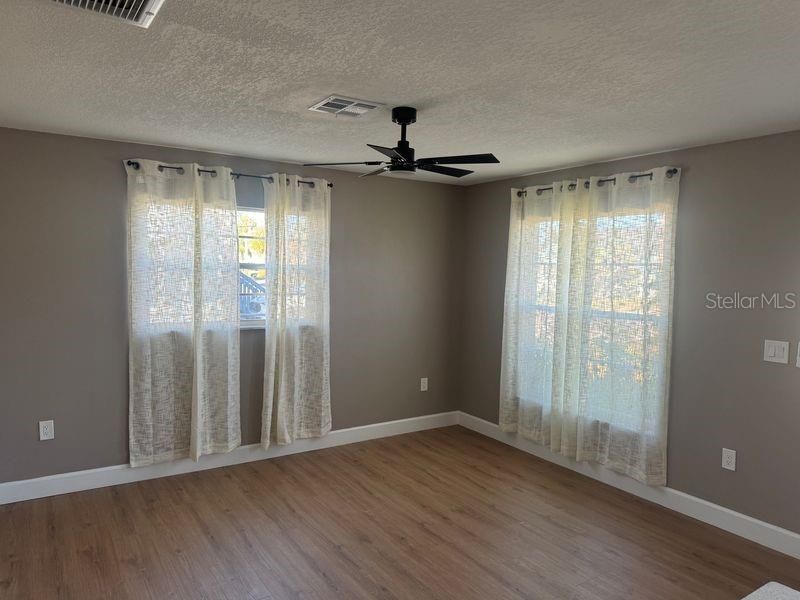 For Rent: $2,395 (3 beds, 2 baths, 1000 Square Feet)