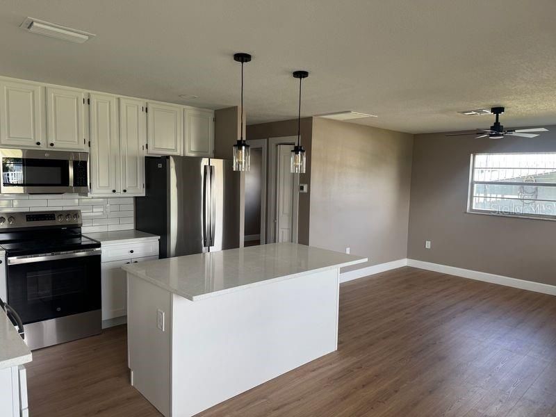 For Rent: $2,395 (3 beds, 2 baths, 1000 Square Feet)