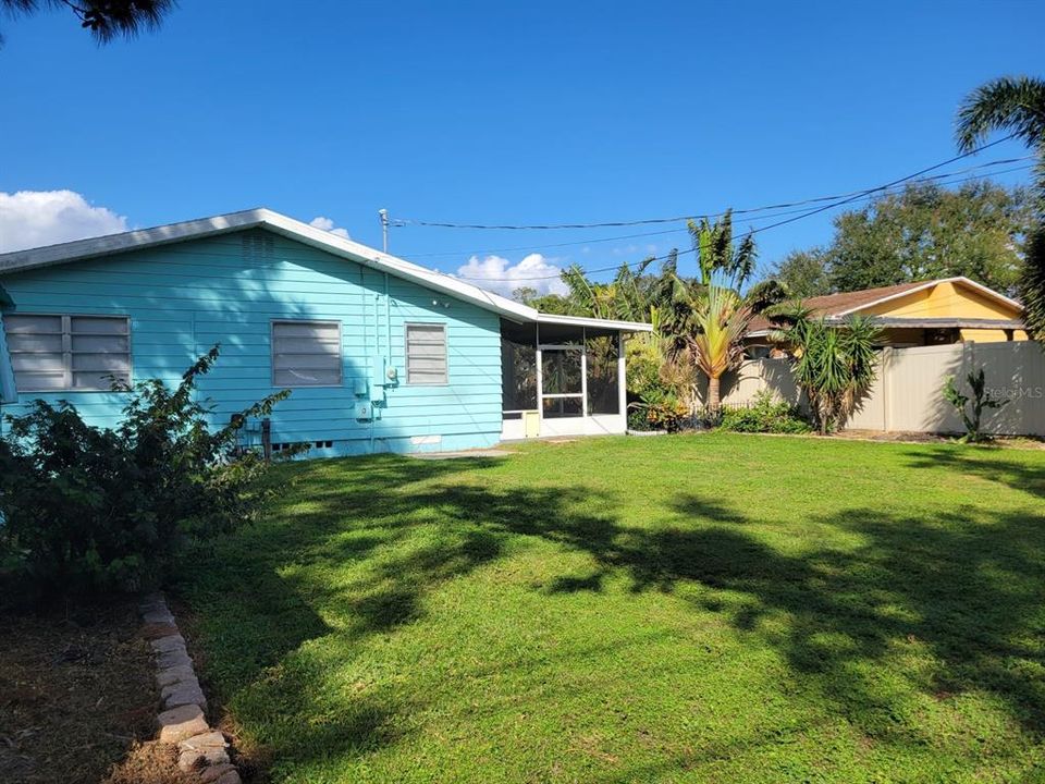 En Renta: $2,350 (4 camas, 2 baños, 1371 Pies cuadrados)