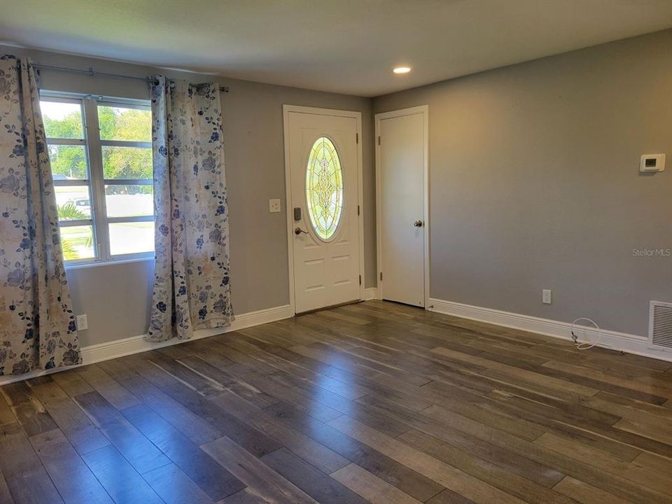 En Renta: $2,350 (4 camas, 2 baños, 1371 Pies cuadrados)