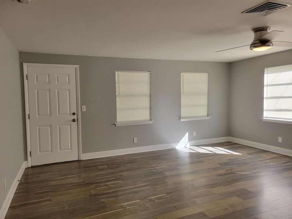 En Renta: $2,350 (4 camas, 2 baños, 1371 Pies cuadrados)