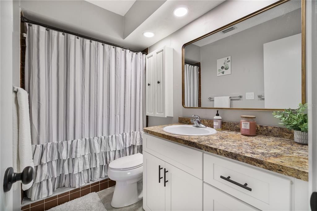 На продажу: $185,000 (2 спален, 2 ванн, 1038 Квадратных фут)