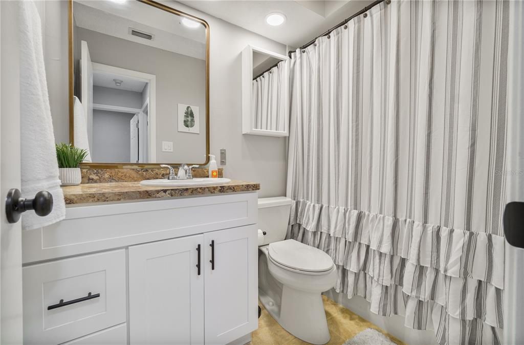 На продажу: $185,000 (2 спален, 2 ванн, 1038 Квадратных фут)