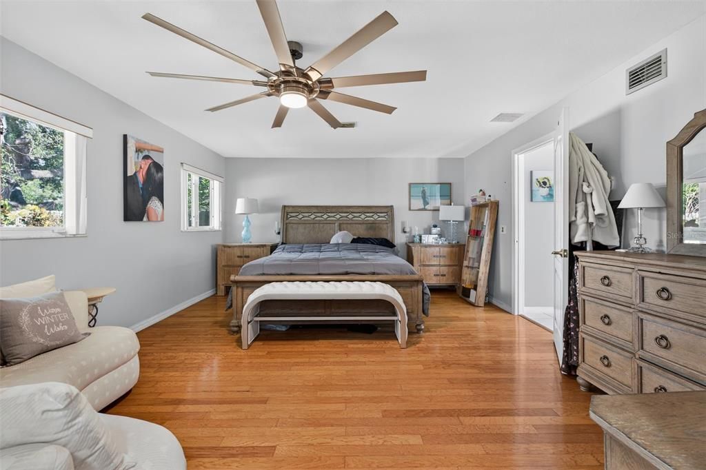 待售: $700,000 (3 贝兹, 2 浴室, 2187 平方英尺)