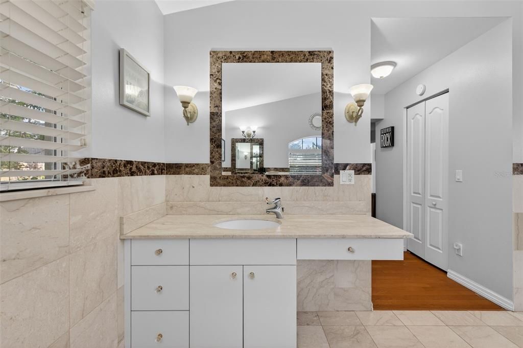 待售: $700,000 (3 贝兹, 2 浴室, 2187 平方英尺)