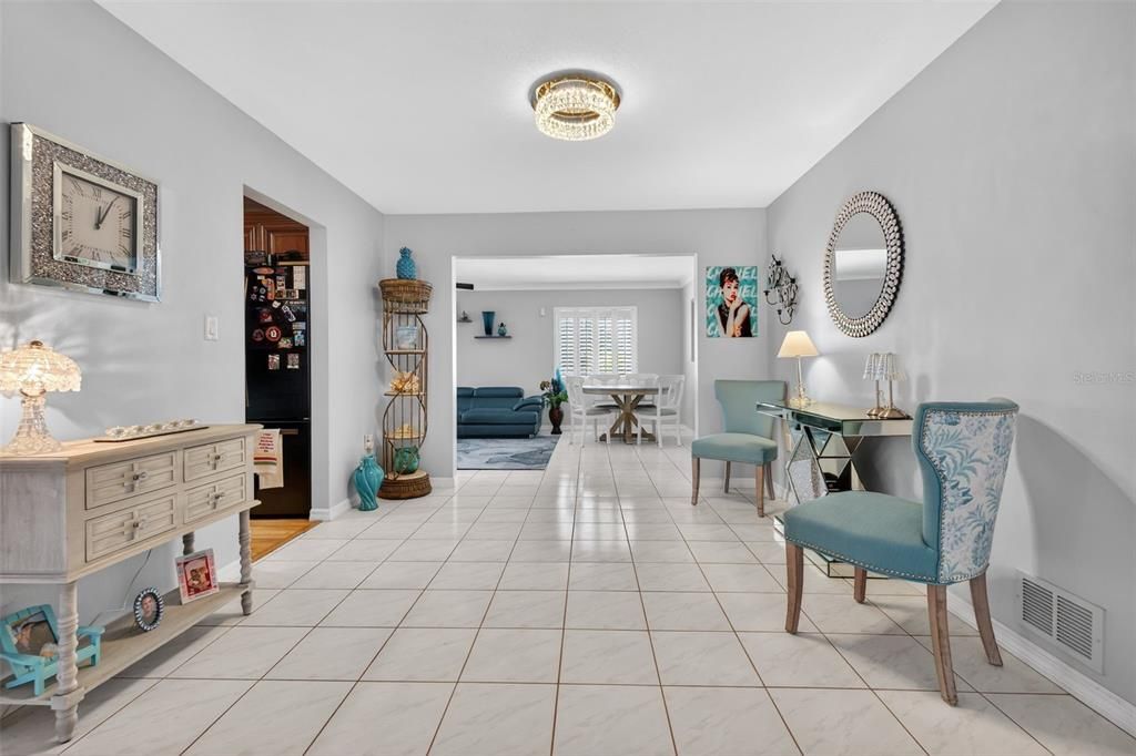 待售: $700,000 (3 贝兹, 2 浴室, 2187 平方英尺)