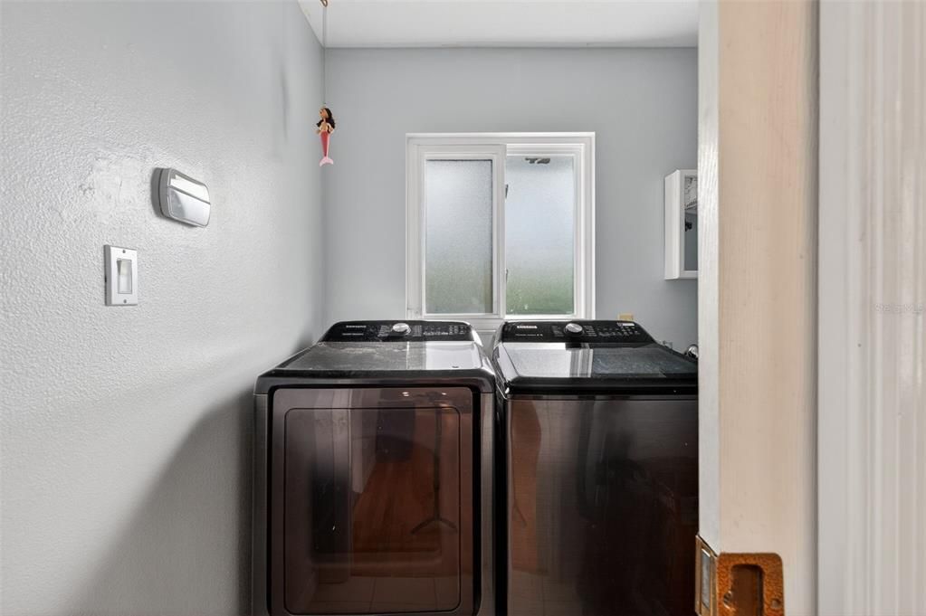 待售: $700,000 (3 贝兹, 2 浴室, 2187 平方英尺)