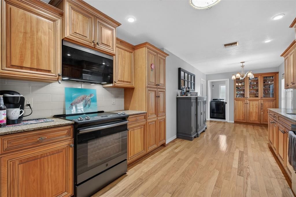 待售: $700,000 (3 贝兹, 2 浴室, 2187 平方英尺)