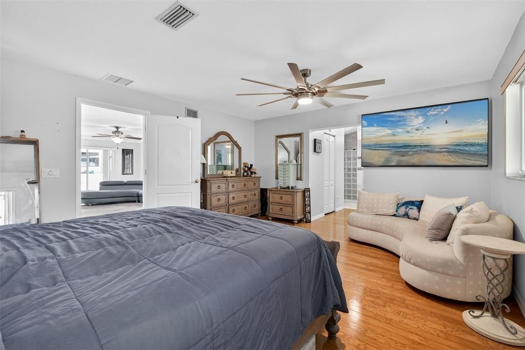 待售: $700,000 (3 贝兹, 2 浴室, 2187 平方英尺)