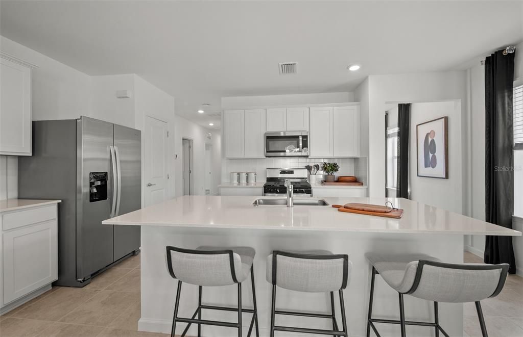 На продажу: $397,795 (4 спален, 2 ванн, 1580 Квадратных фут)