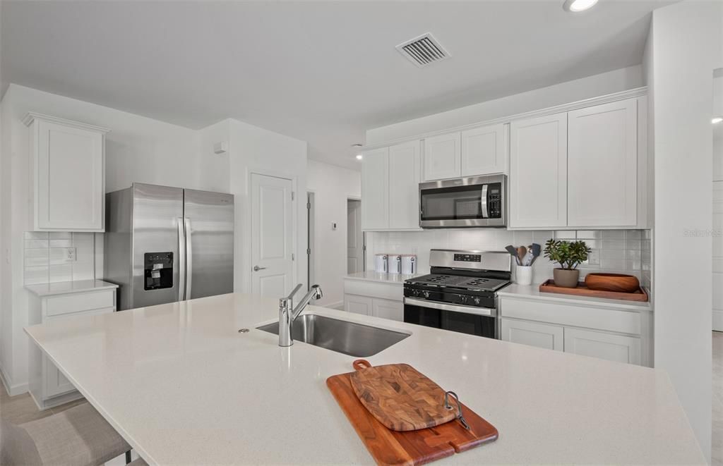 На продажу: $397,795 (4 спален, 2 ванн, 1580 Квадратных фут)