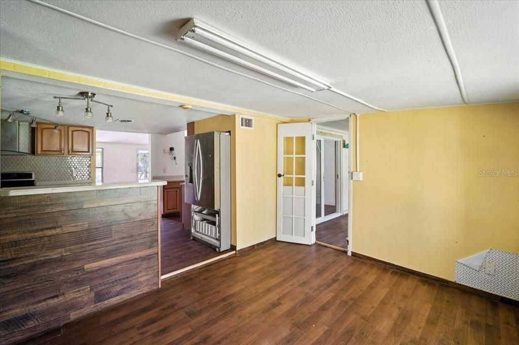 For Sale: $160,000 (3 beds, 3 baths, 2348 Square Feet)