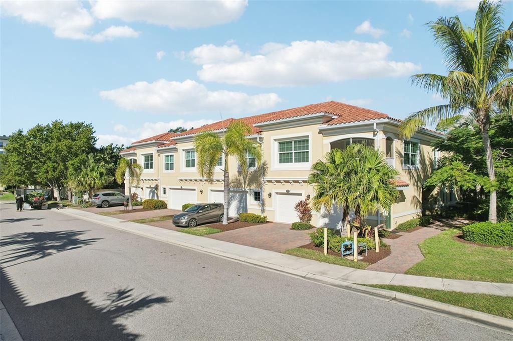 待售: $305,000 (2 贝兹, 2 浴室, 1135 平方英尺)