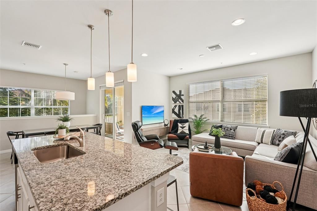 待售: $305,000 (2 贝兹, 2 浴室, 1135 平方英尺)