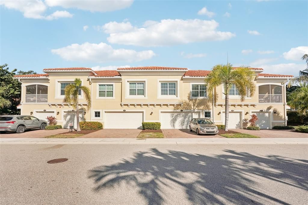 待售: $305,000 (2 贝兹, 2 浴室, 1135 平方英尺)