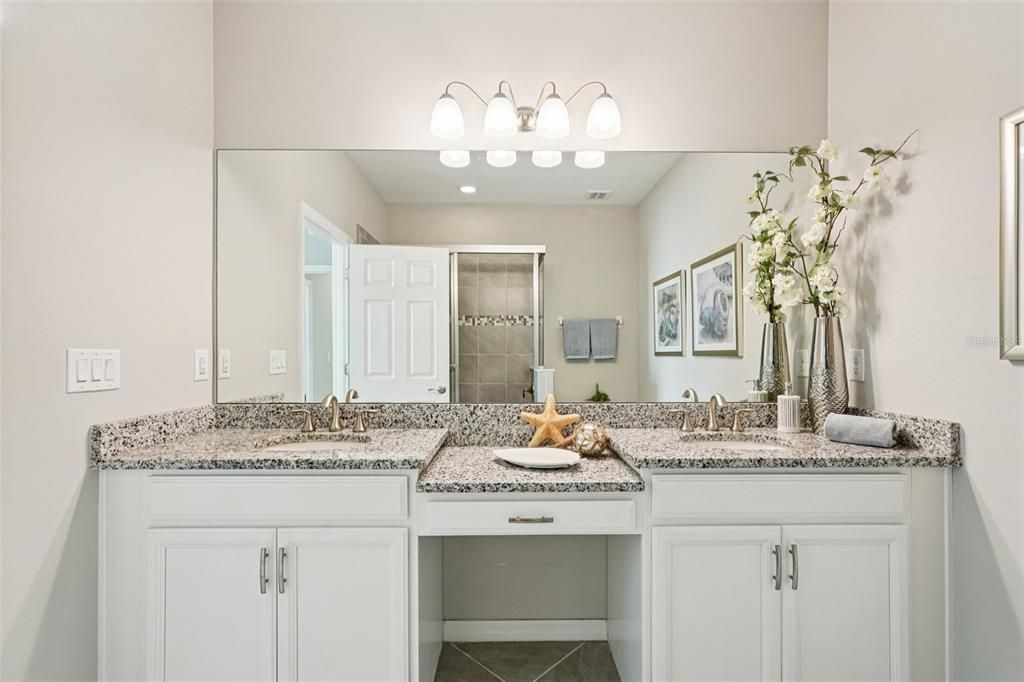 待售: $305,000 (2 贝兹, 2 浴室, 1135 平方英尺)