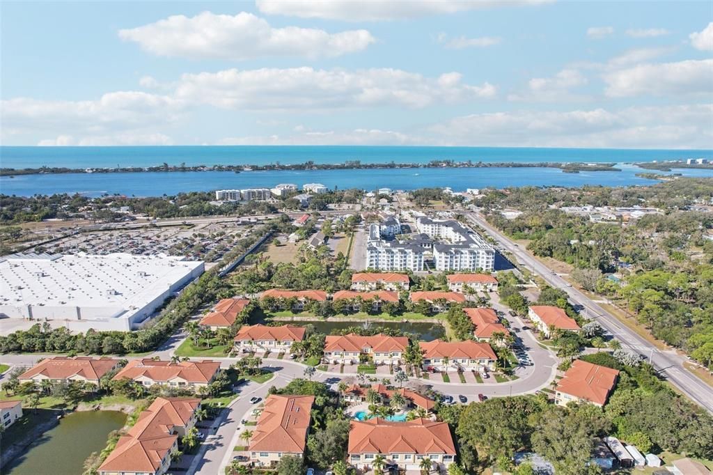 待售: $305,000 (2 贝兹, 2 浴室, 1135 平方英尺)