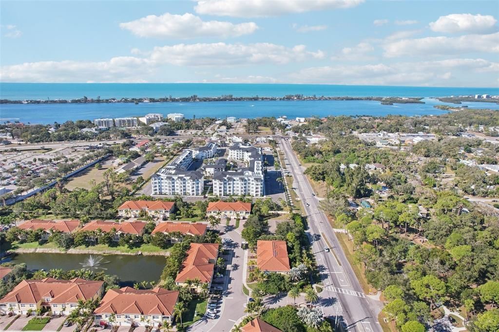 待售: $305,000 (2 贝兹, 2 浴室, 1135 平方英尺)