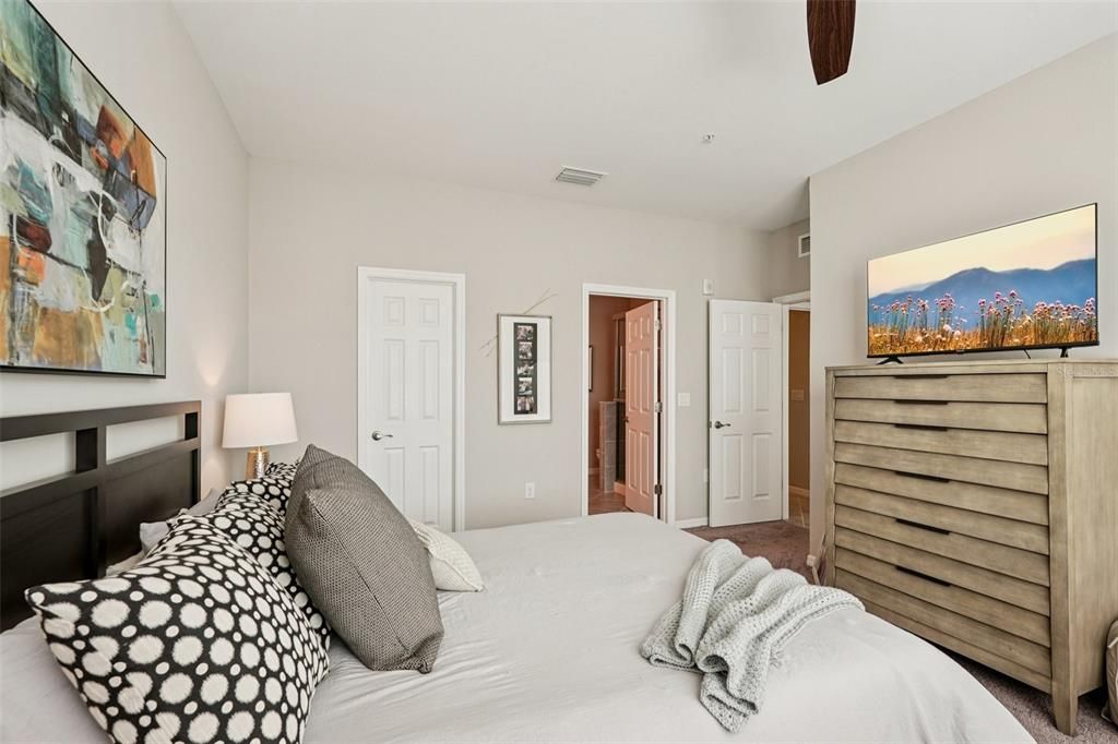 待售: $305,000 (2 贝兹, 2 浴室, 1135 平方英尺)