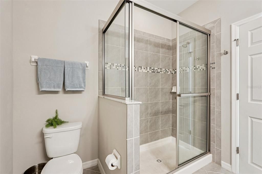 待售: $305,000 (2 贝兹, 2 浴室, 1135 平方英尺)