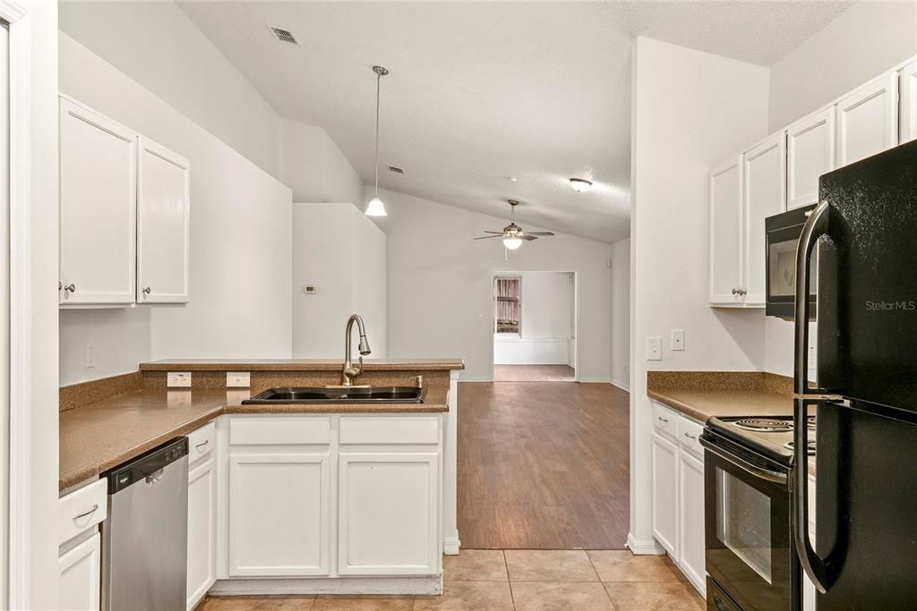 В аренду: $2,000 (3 спален, 2 ванн, 1344 Квадратных фут)