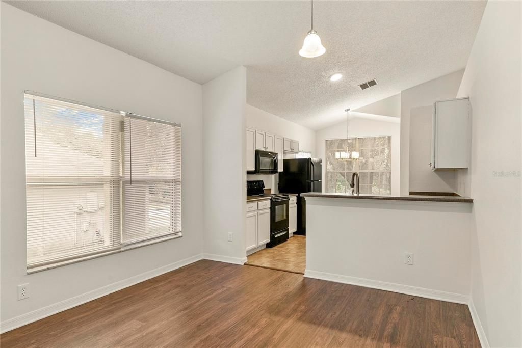 В аренду: $2,000 (3 спален, 2 ванн, 1344 Квадратных фут)