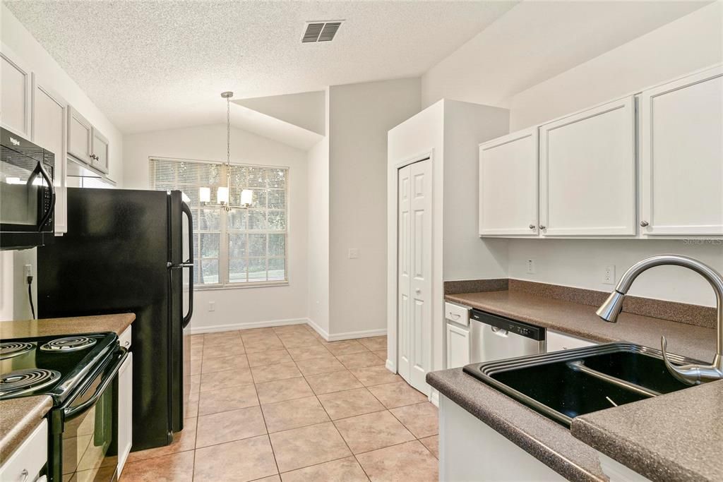 В аренду: $2,000 (3 спален, 2 ванн, 1344 Квадратных фут)