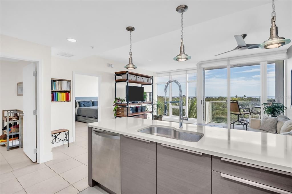 待售: $750,000 (1 贝兹, 1 浴室, 1007 平方英尺)