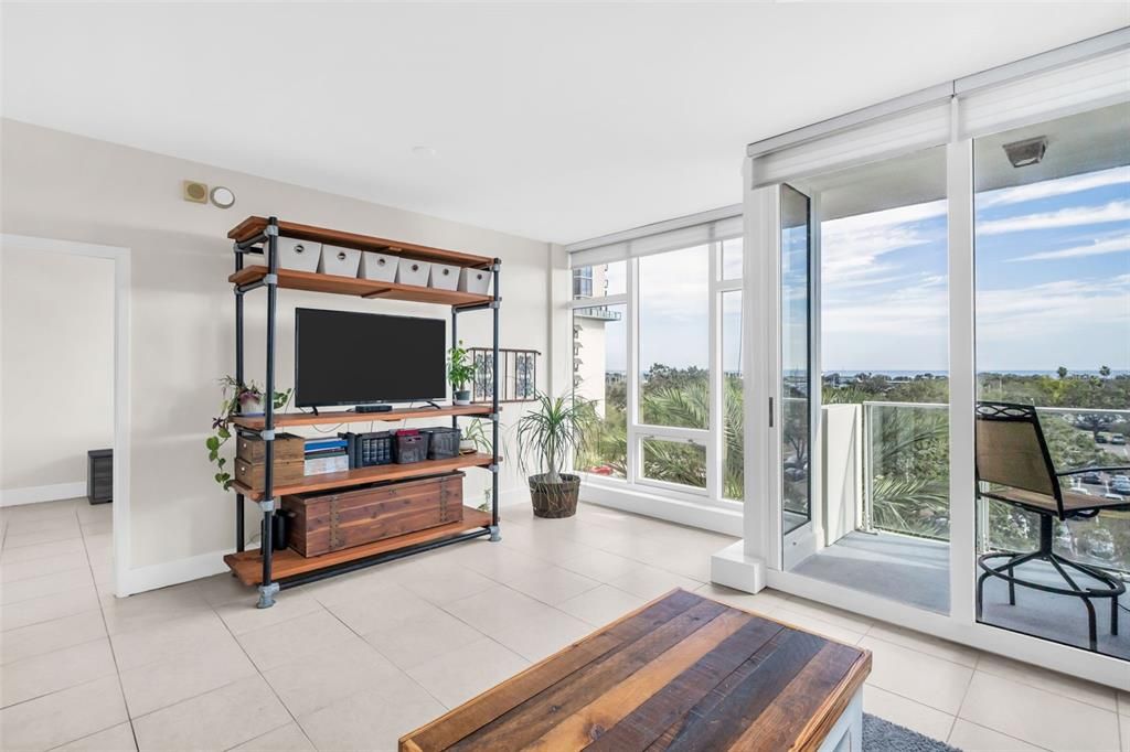 待售: $750,000 (1 贝兹, 1 浴室, 1007 平方英尺)